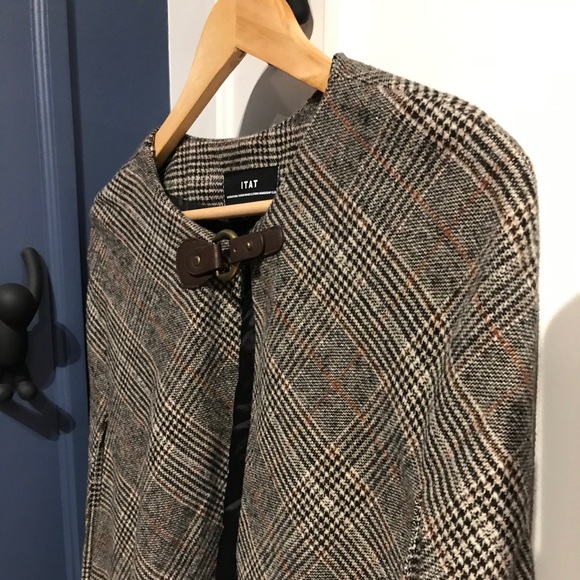 Women's Cape - Picture 7 of 9